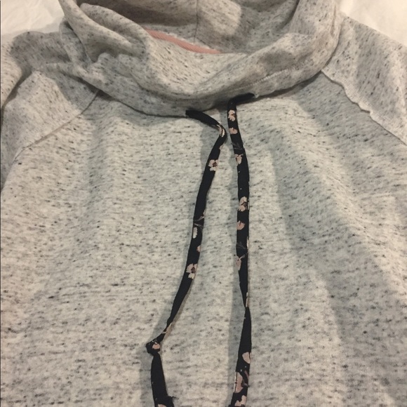 MAURICES Pretty gray top over flower print bottom - Picture 5 of 8